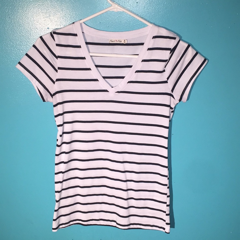 Striped fitted V-neck